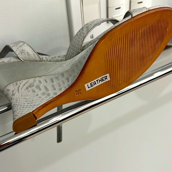 Designer Gabriela Dominguez from Dominican Republic, sandals 8.5 - Picture 5 of 8